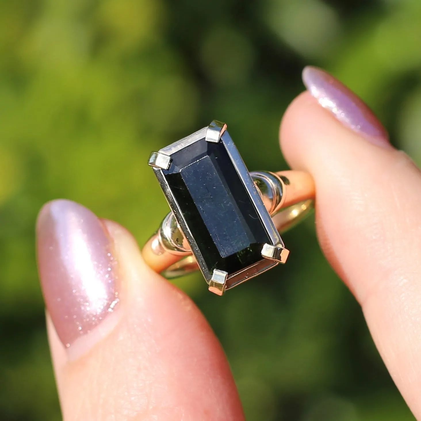 3.97ct Natural Green Tourmaline in Chunky 9ct Gold Ring, 9ct Yellow Gold, size P or just over 7.5