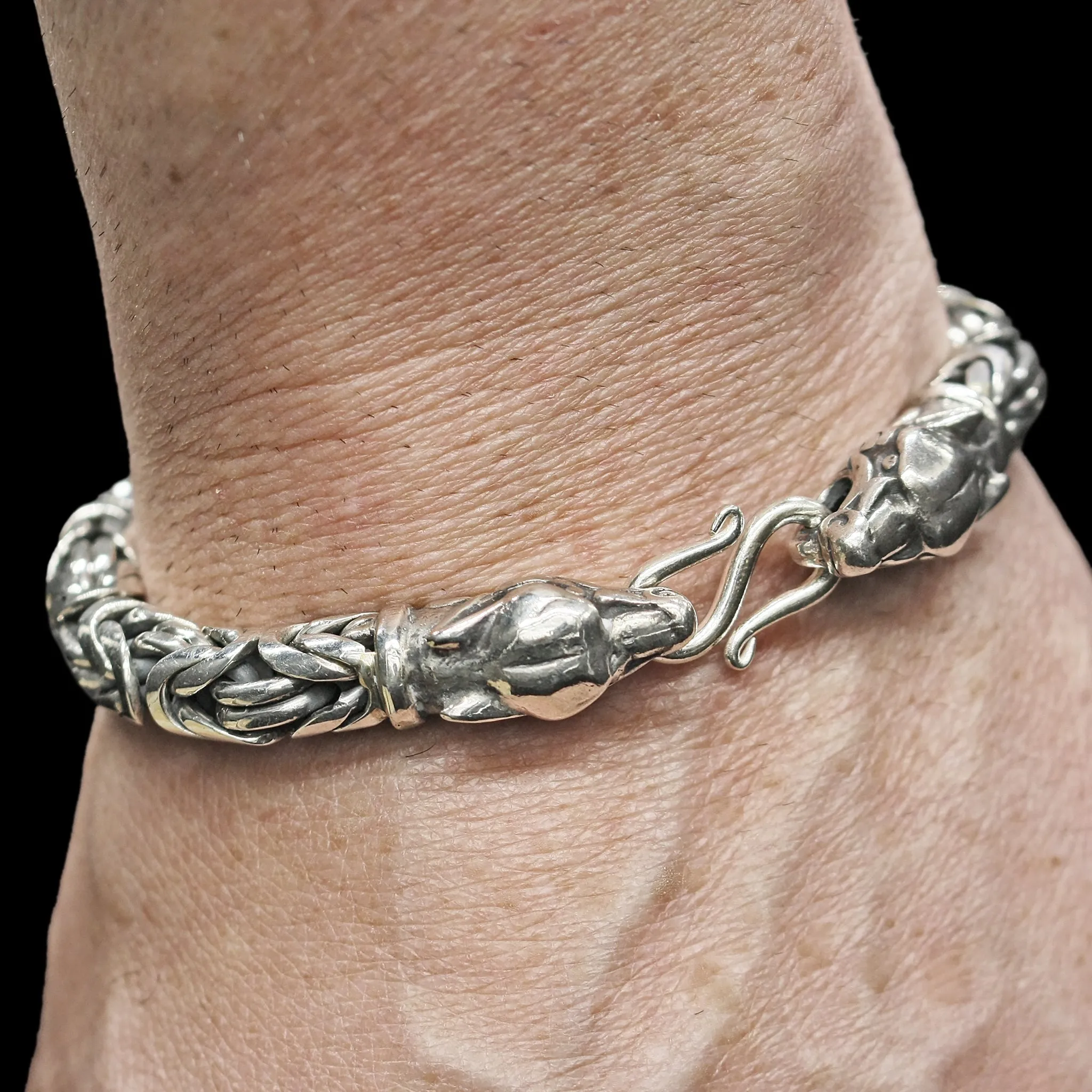 8mm Silver Viking King Bracelet With Ferocious Wolf Heads