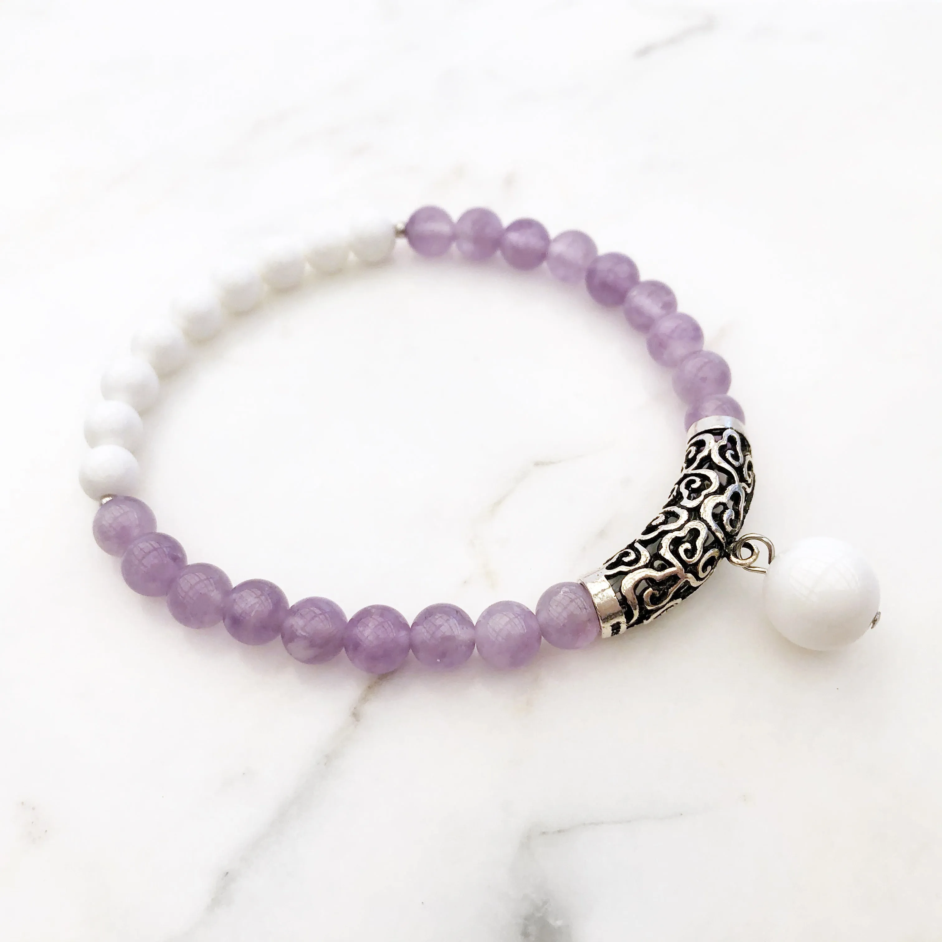 Auspicious Beaded Tridacna and Amethyst Bracelet