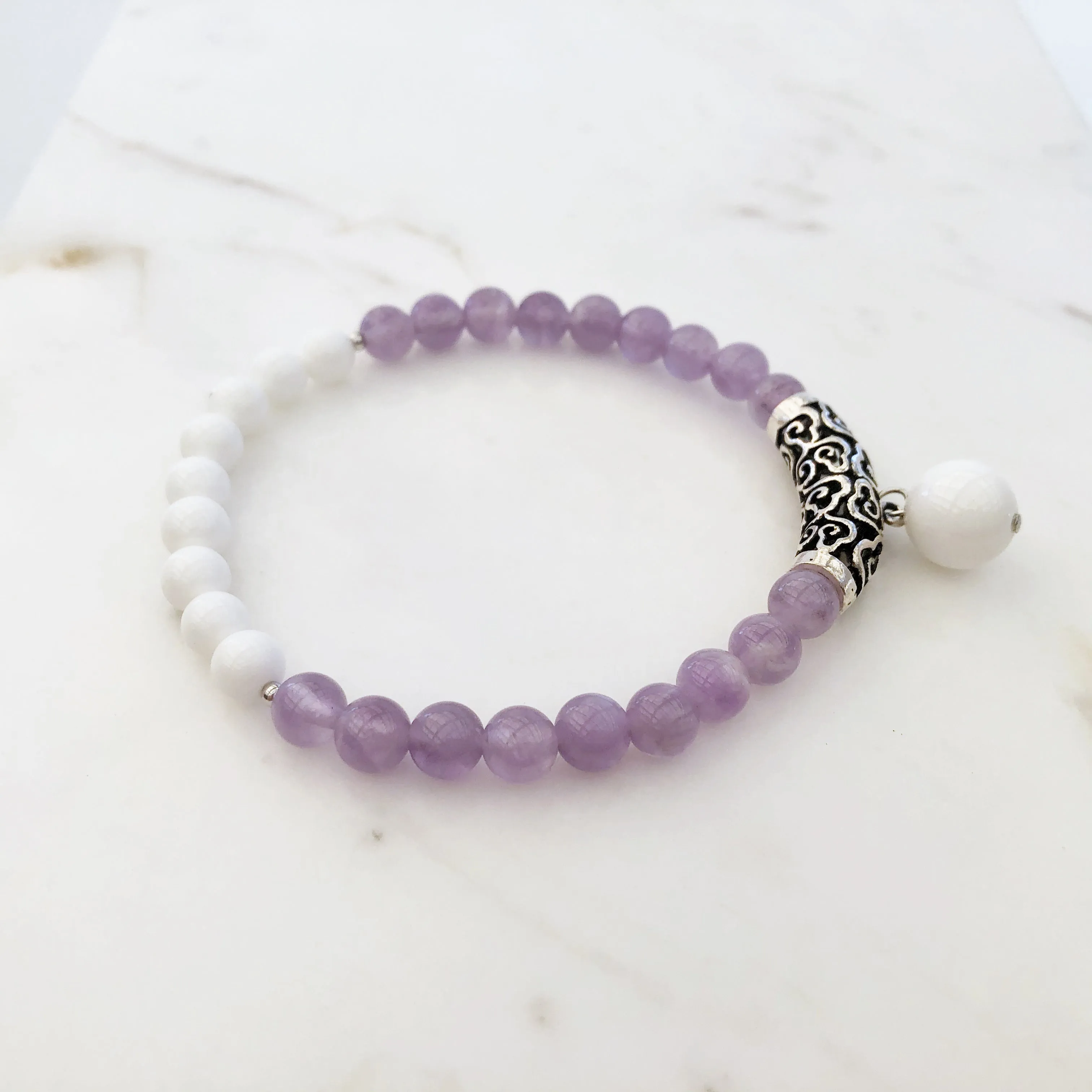 Auspicious Beaded Tridacna and Amethyst Bracelet