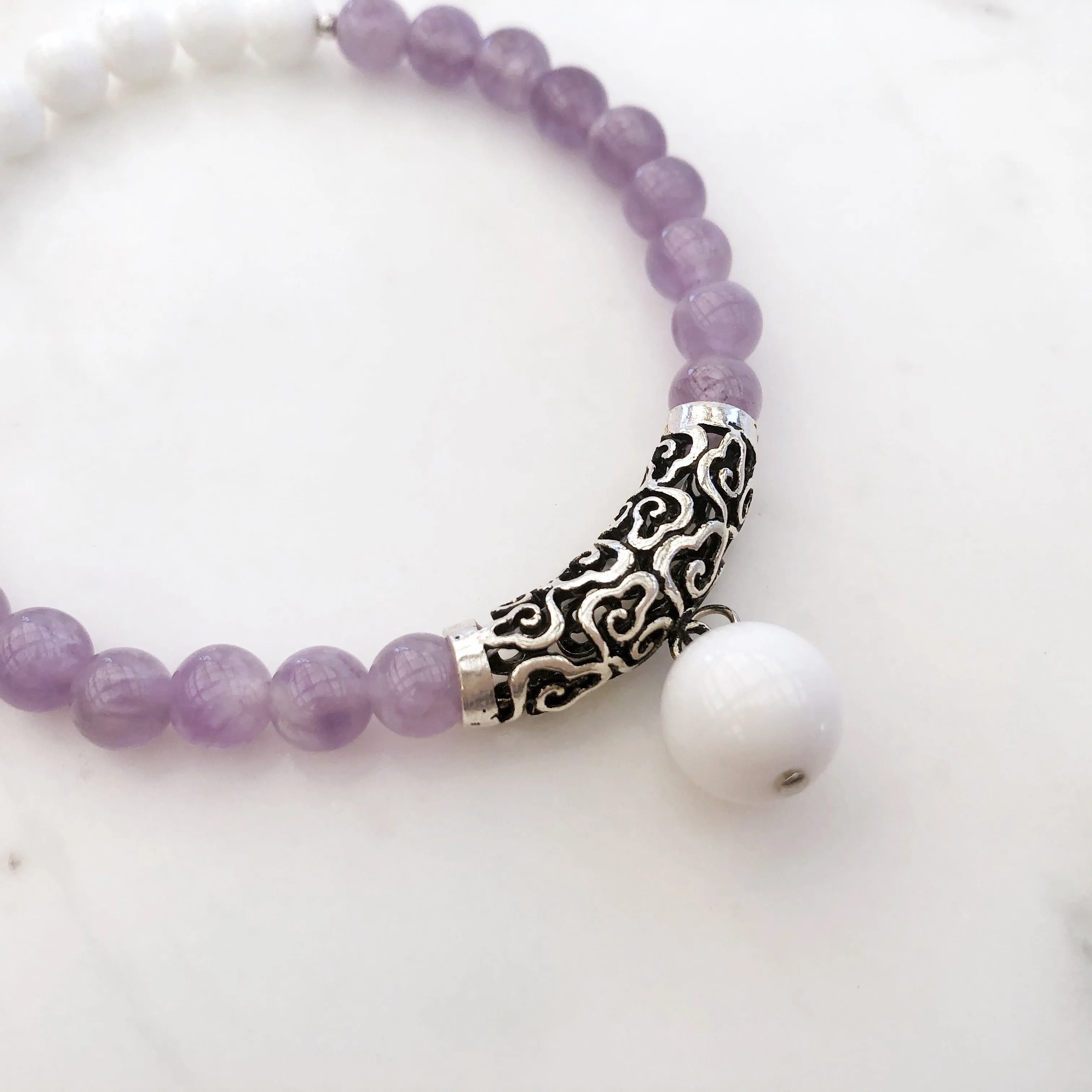 Auspicious Beaded Tridacna and Amethyst Bracelet