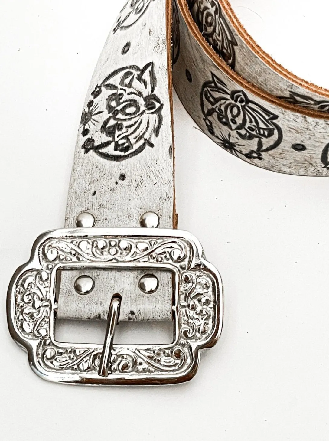 COSMIC LOVE LEATHER BELT VINTAGE WHITE