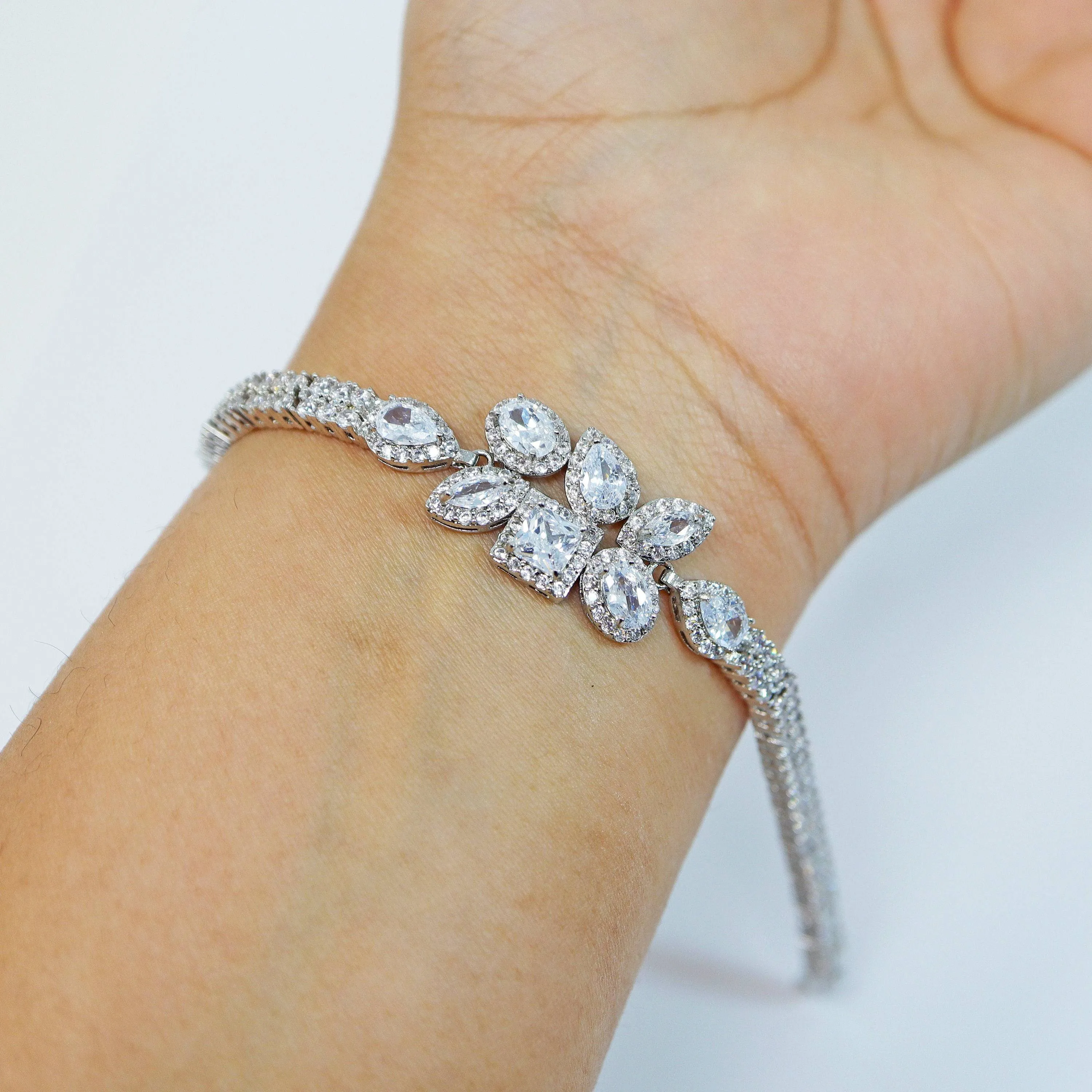 CZ Floral Dainty Diamond Bracelet, Bracelet , Wedding Bracelet, Bridesmaid Gift, Bride Bracelet, Bridal Bracelet, CZ bracelet.