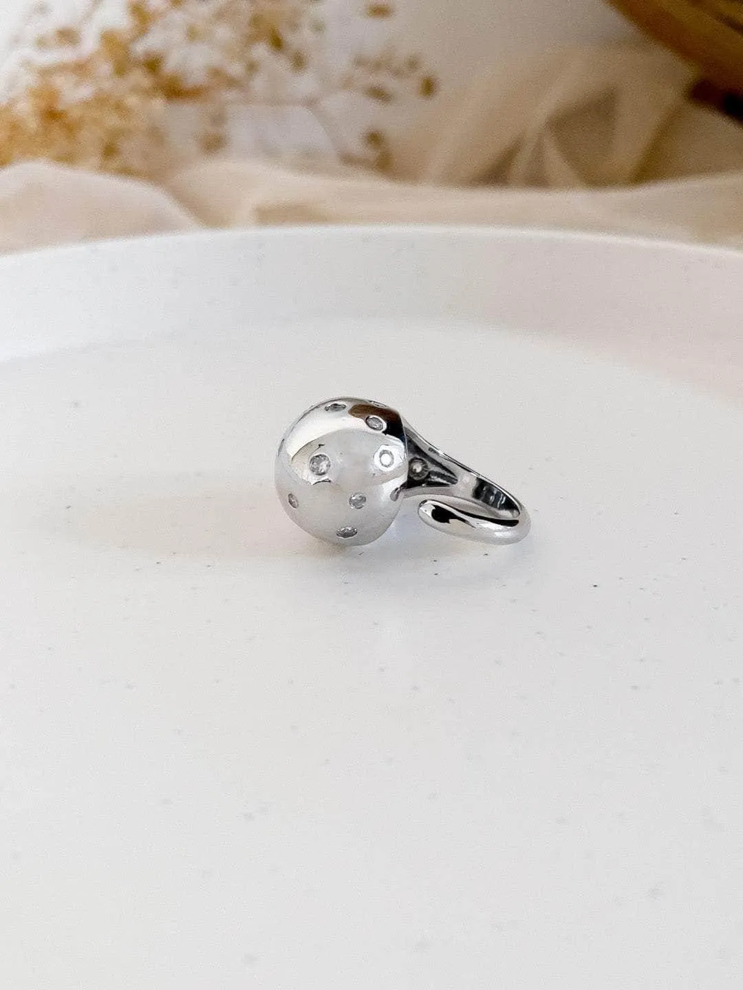 Frida Balls With White Crystals Ring