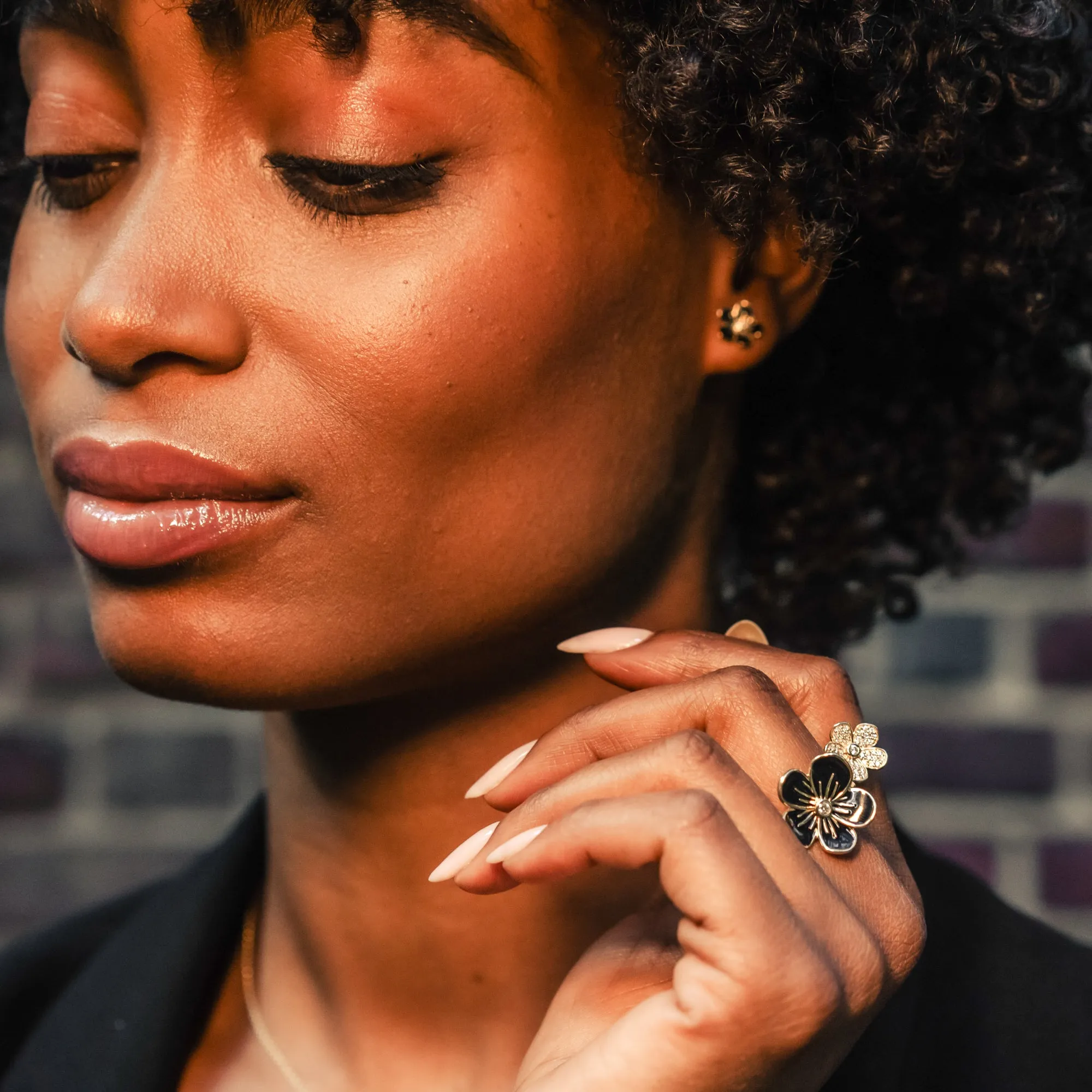 Large Florette Single Flower Cocktail Ring in Black