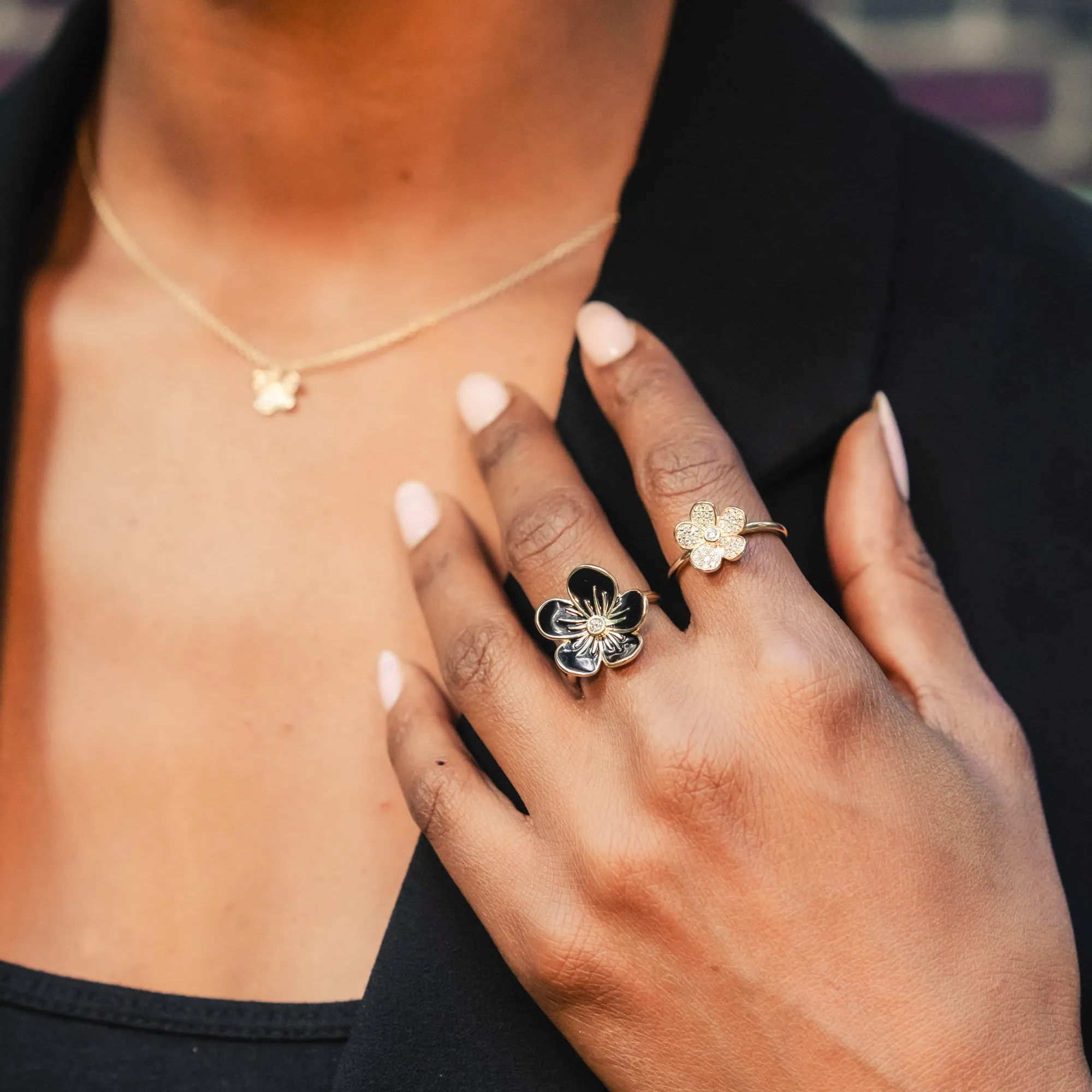 Large Florette Single Flower Cocktail Ring in Black