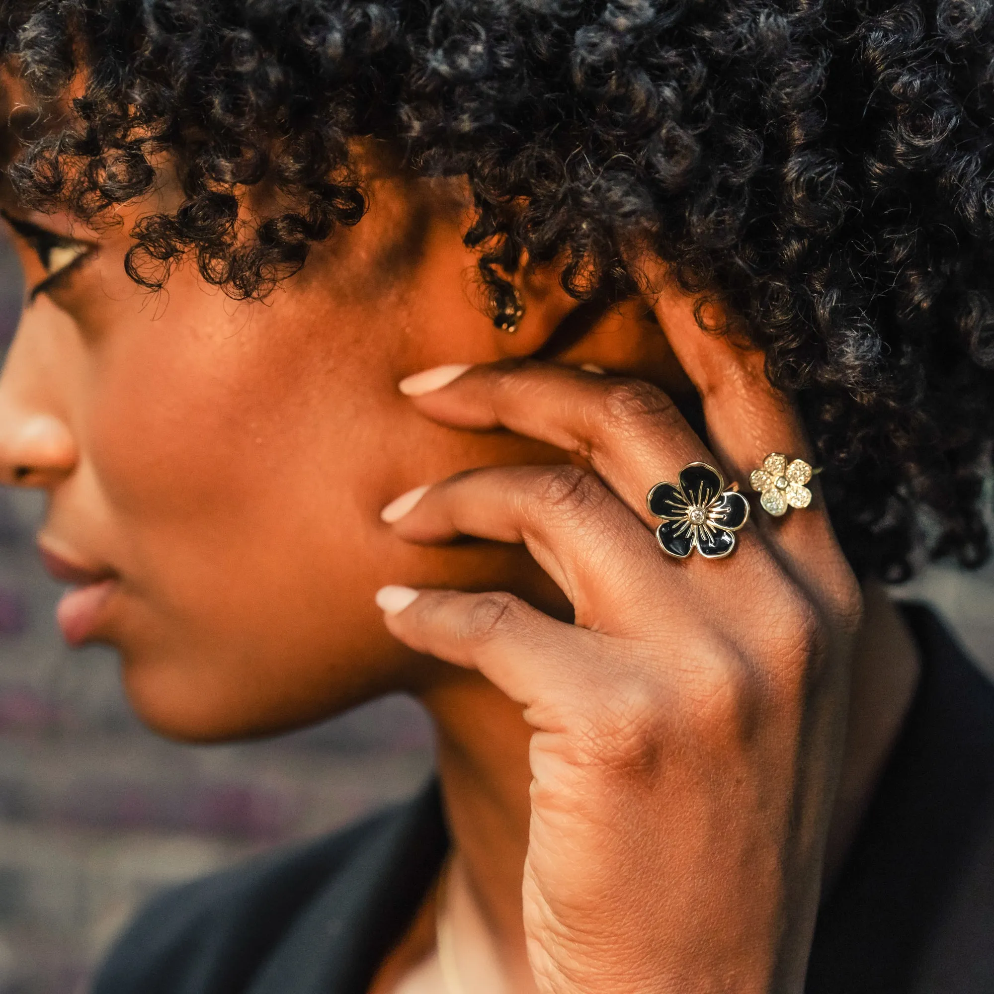 Large Florette Single Flower Cocktail Ring in Black