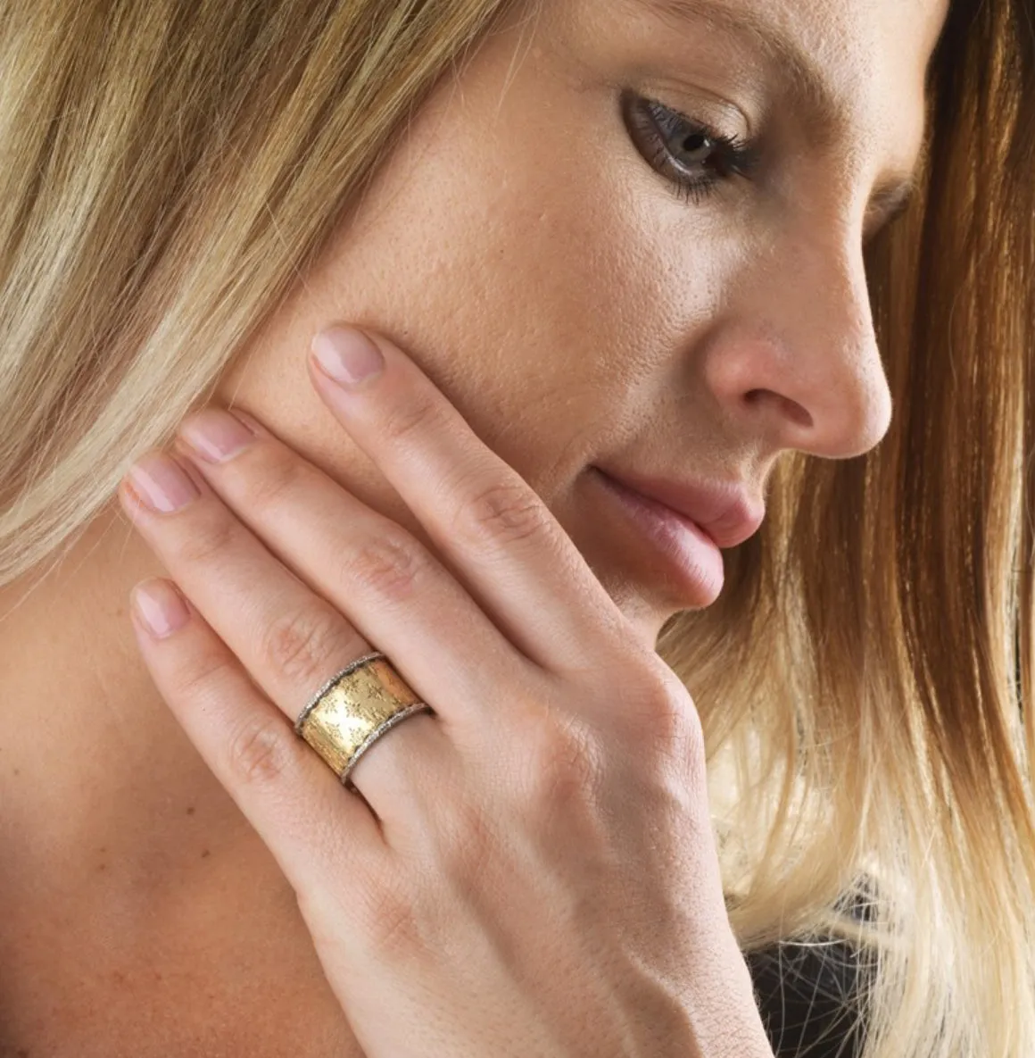 Mario Buccellati Engraved Gold Band Ring ca 1960s