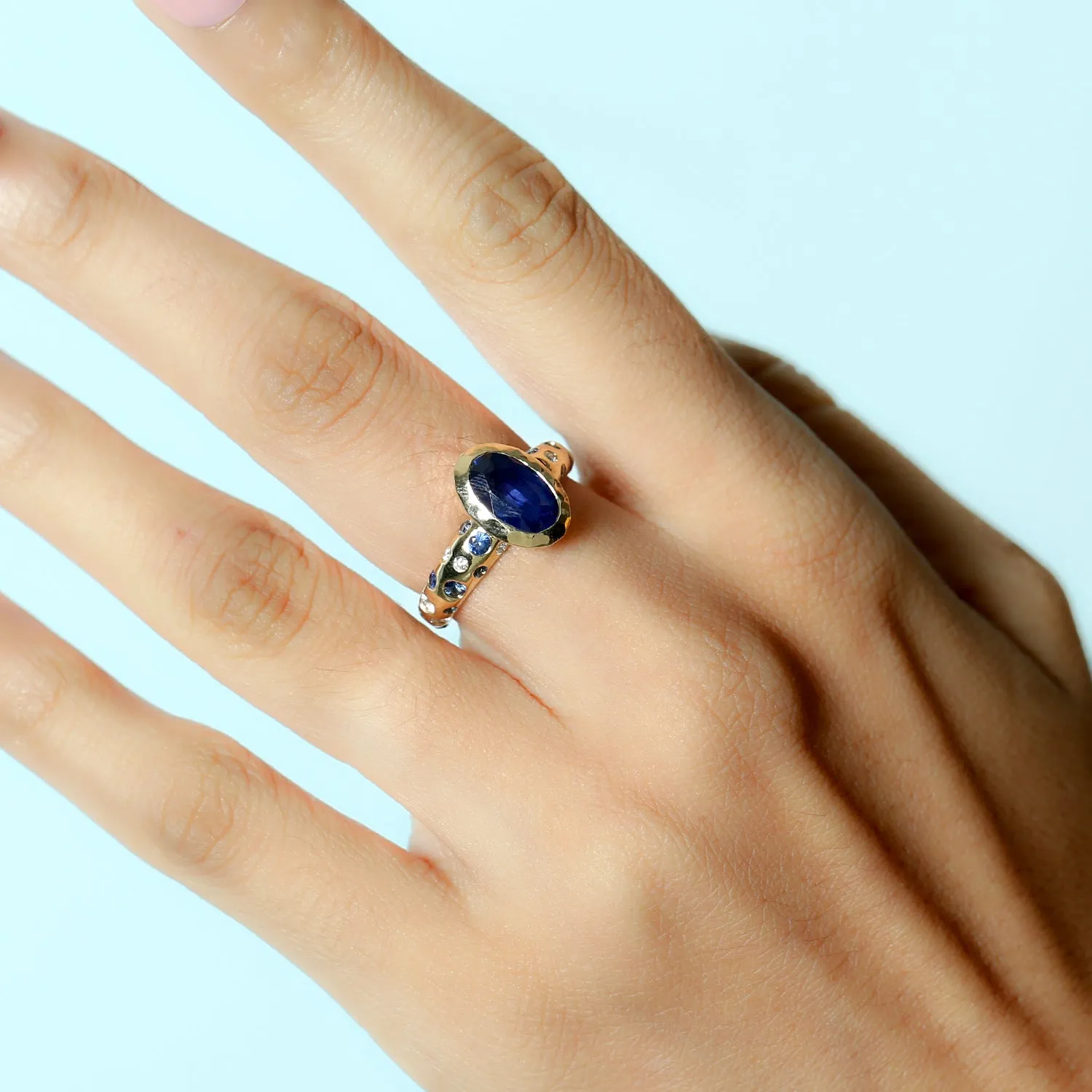 Natural Blue Sapphire & Diamond Beautiful Cocktail Ring In 18K Yellow Gold For Wedding Gifts