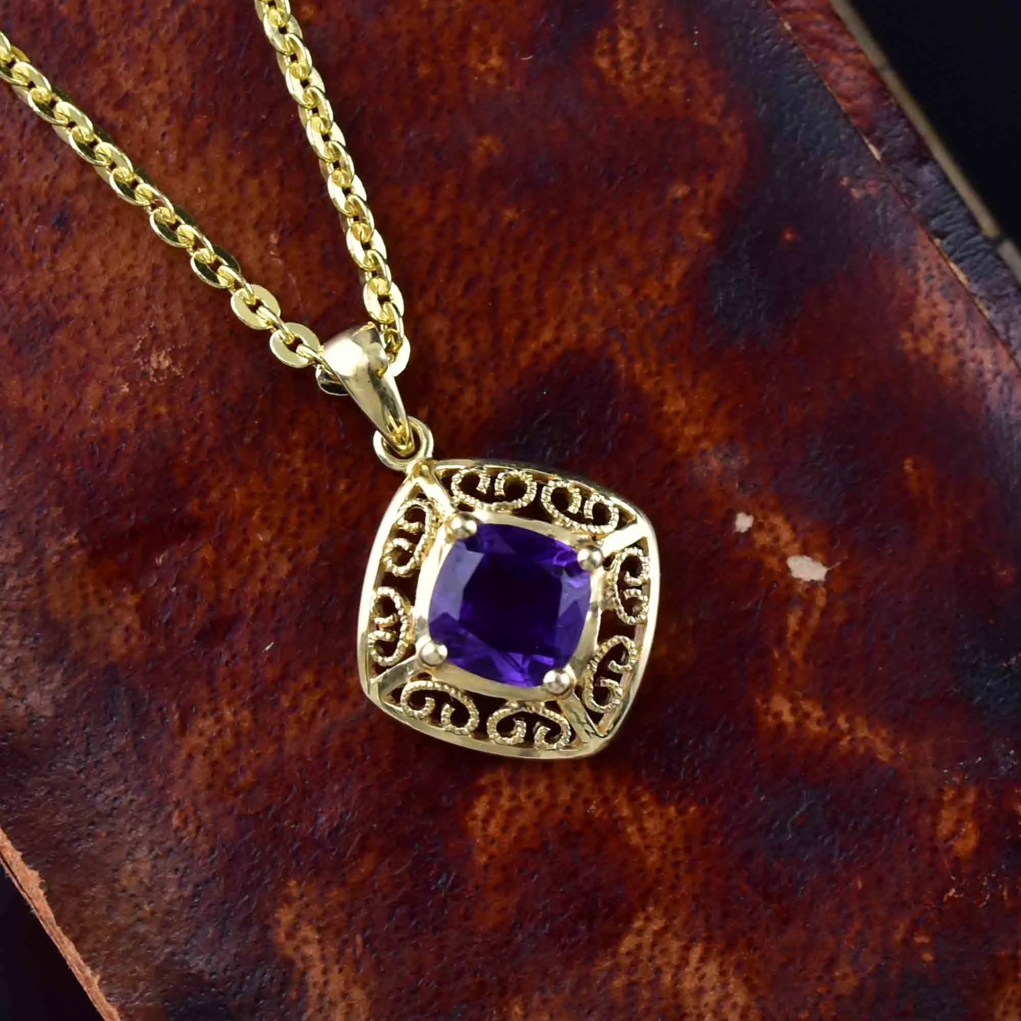 Vintage 14K Gold Filigree Amethyst Pendant Necklace