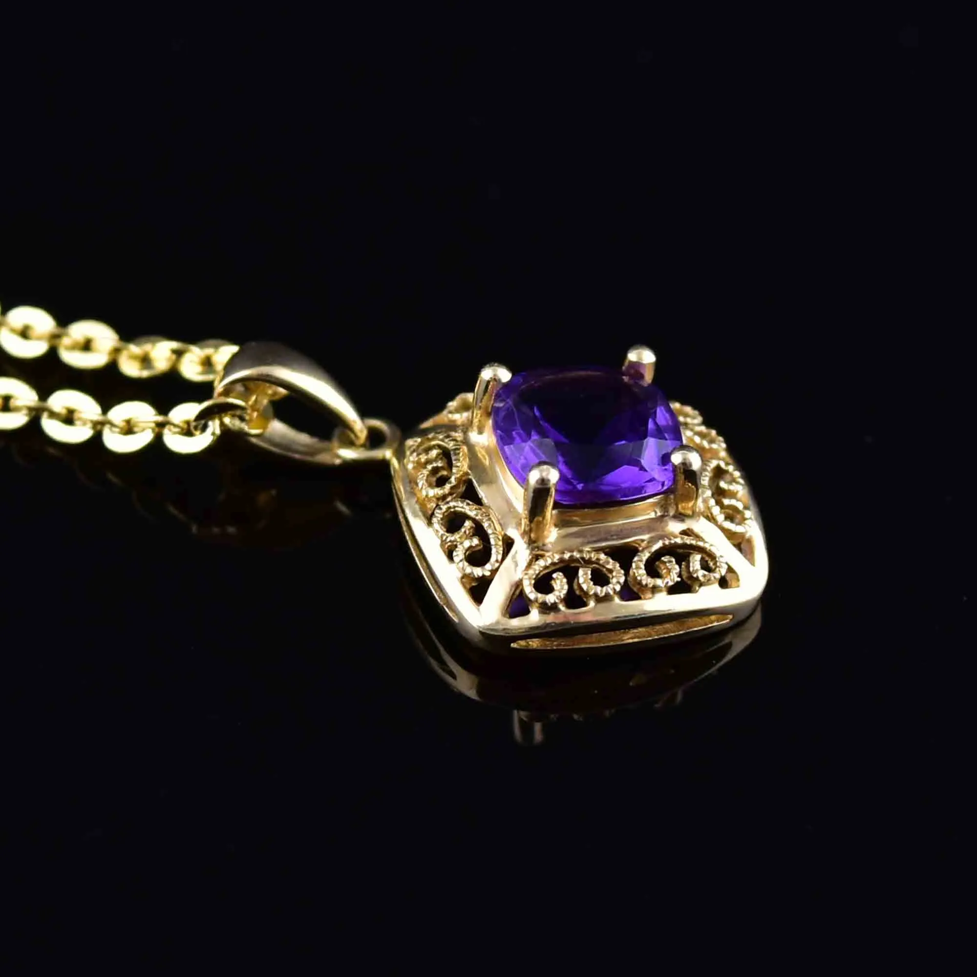 Vintage 14K Gold Filigree Amethyst Pendant Necklace