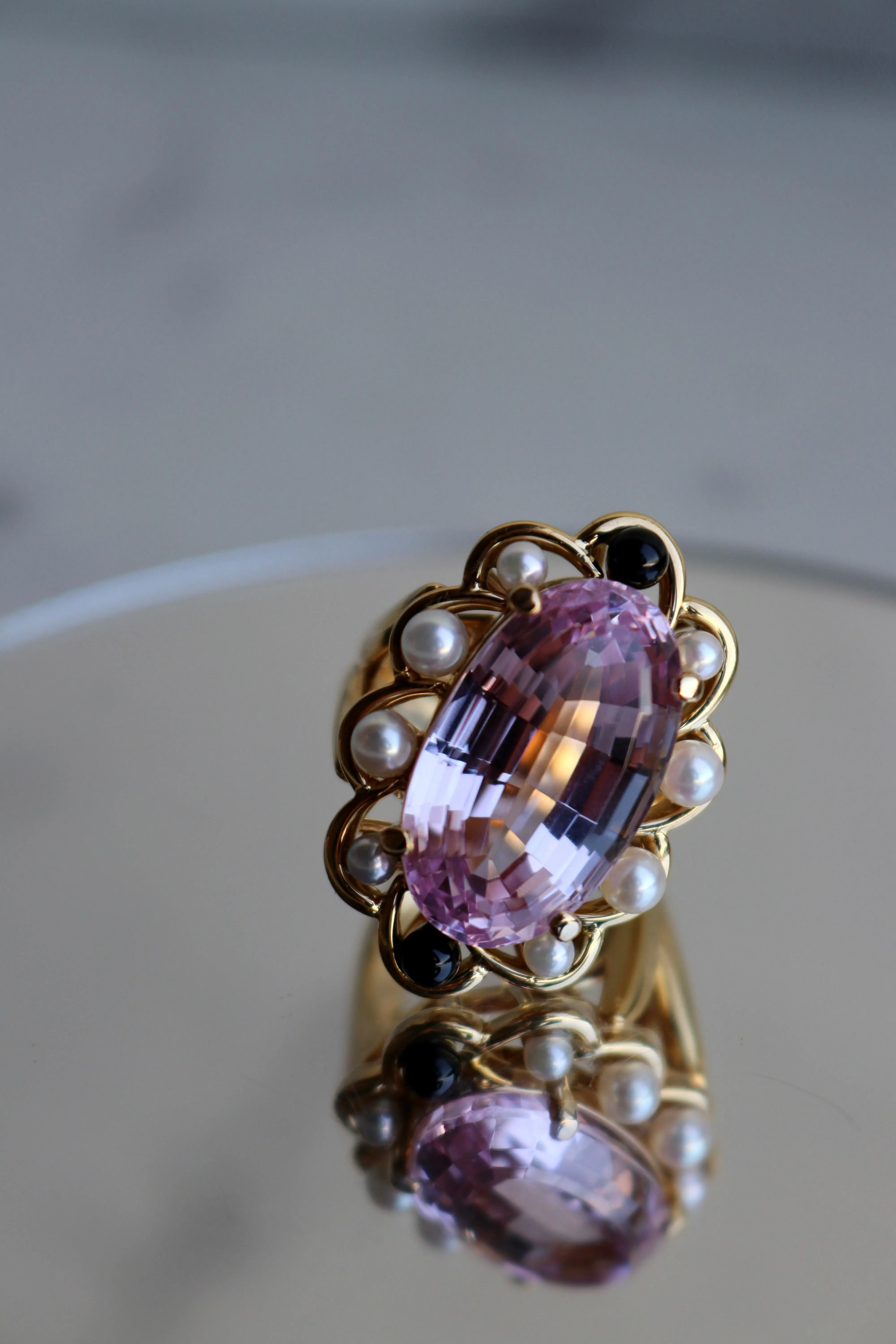 Vintage Kunzite Pearl Onyx 18k Yellow Gold Cocktail Ring